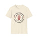T-shirt beige en coton avec une impression religieuse rouge et noire centrée sur la poitrine.