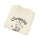 T-shirt beige en coton plié avec l'inscription Car vous êtes et une empreinte de main avec un cœur.