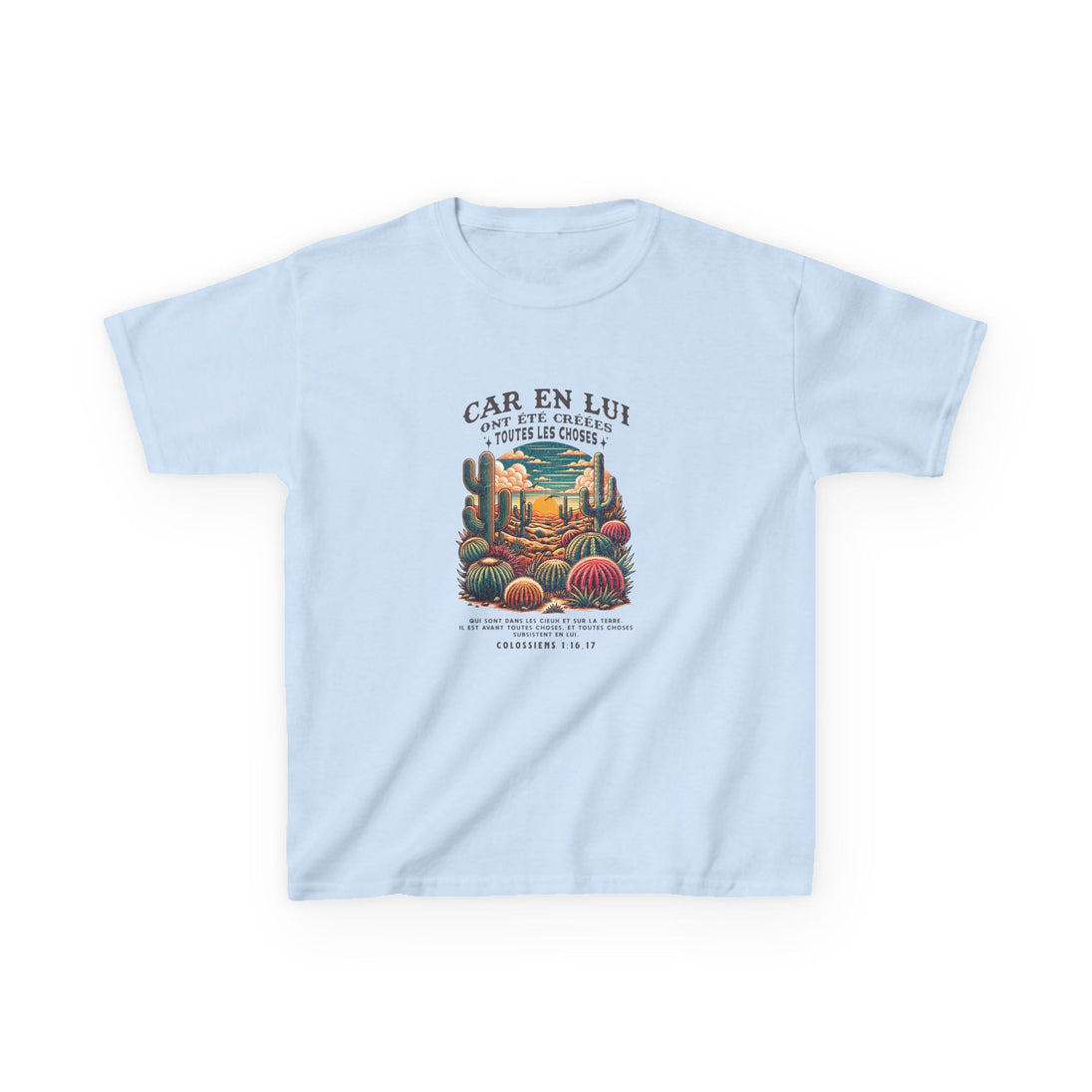 T-shirt bleu clair pour enfant avec une illustration de désert et un verset biblique.