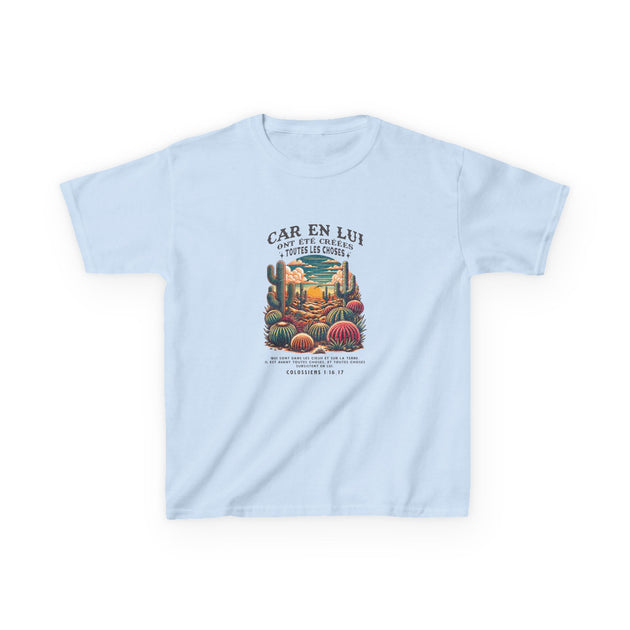 T-shirt bleu clair pour enfant avec une illustration de désert et un verset biblique.