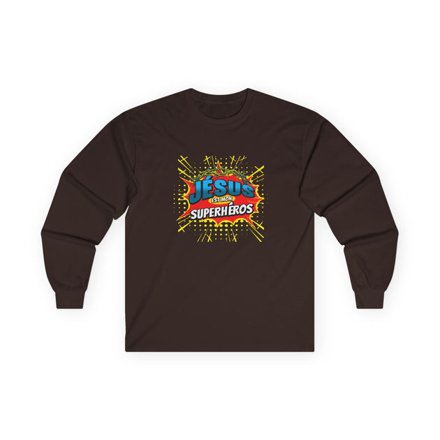T-shirt marron à manches longues avec un motif style comics Jésus est mon superhéros.