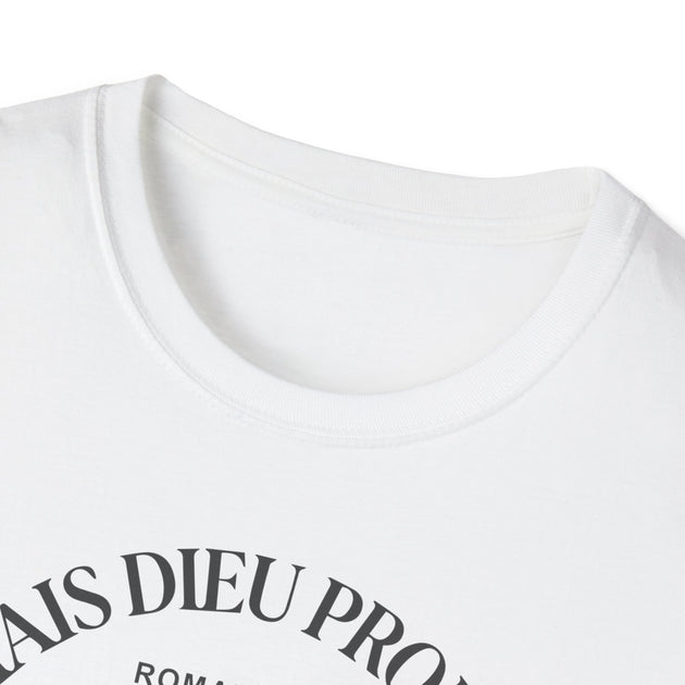 T-shirt blanc à col rond avec une inscription noire sur la poitrine.