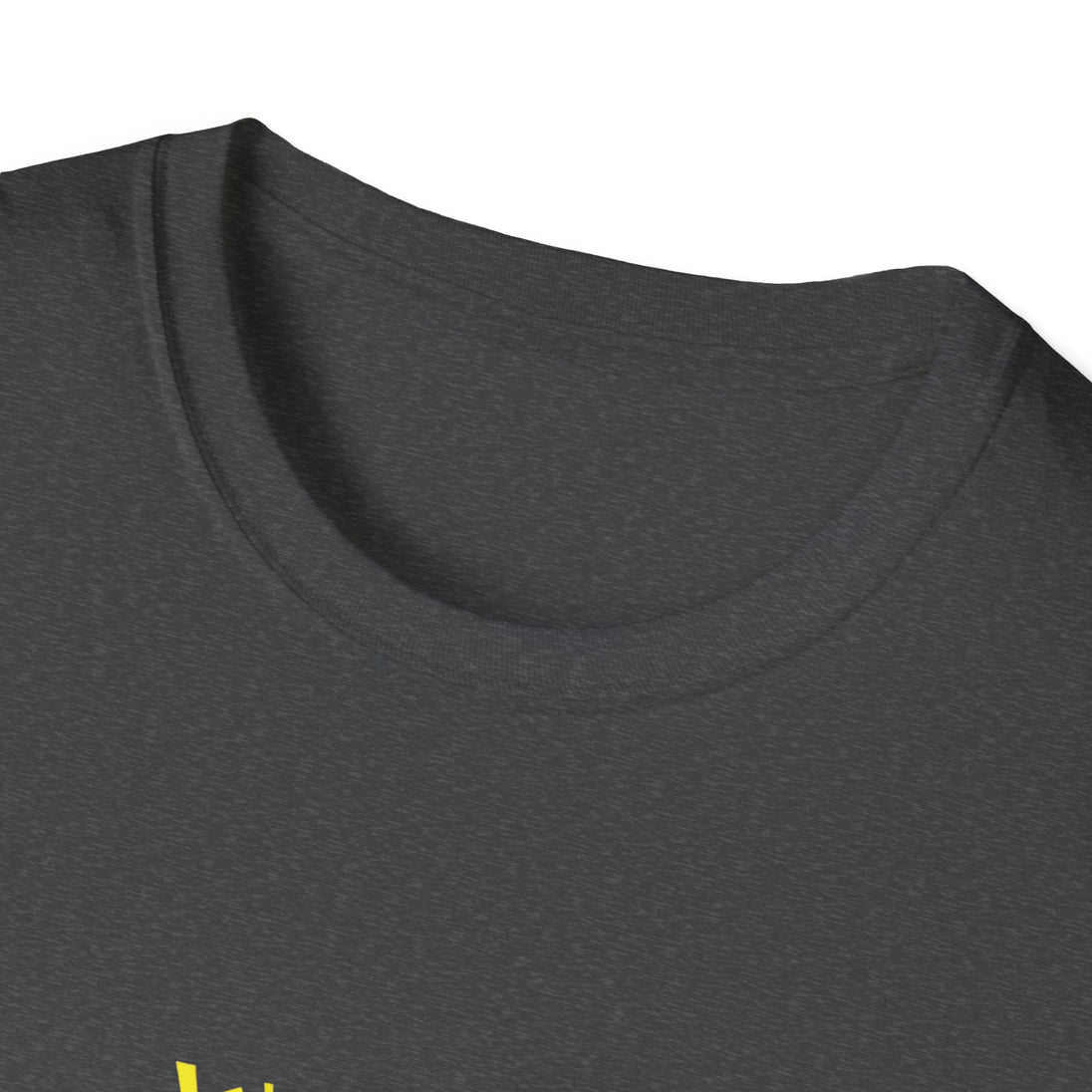 T-shirt gris à col rond avec l'inscription Jésus est mon Superhéros en lettres jaunes.
