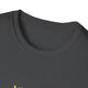 T-shirt gris à col rond avec l'inscription Jésus est mon Superhéros en lettres jaunes.