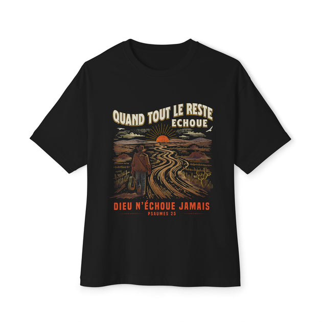 T-shirt noir oversize avec une illustration de voyageur et le texte Quand tout le reste échoue.