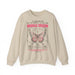 Sweat-shirt beige à col rond avec un papillon et un verset biblique imprimés sur le devant.