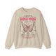 Sweat-shirt beige à col rond avec un papillon et un verset biblique imprimés sur le devant.