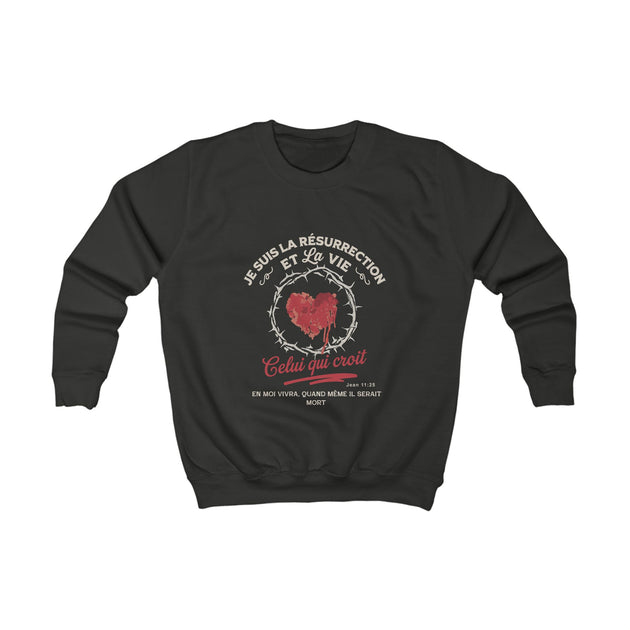 Sweat-shirt noir pour enfant avec un motif de cœur entouré d'une couronne d'épines et du texte religieux.