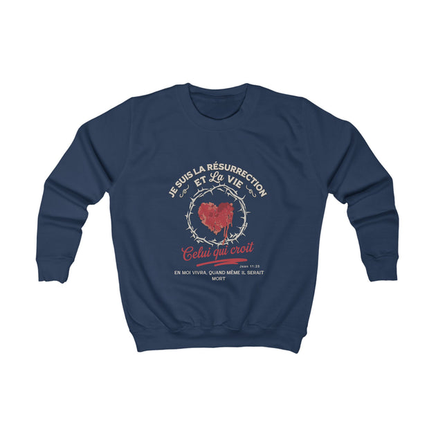 Sweat-shirt bleu marine pour enfant avec un motif de cœur entouré d'épines et un texte religieux.