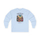 T-shirt bleu clair à manches longues avec une illustration de désert et un texte biblique.