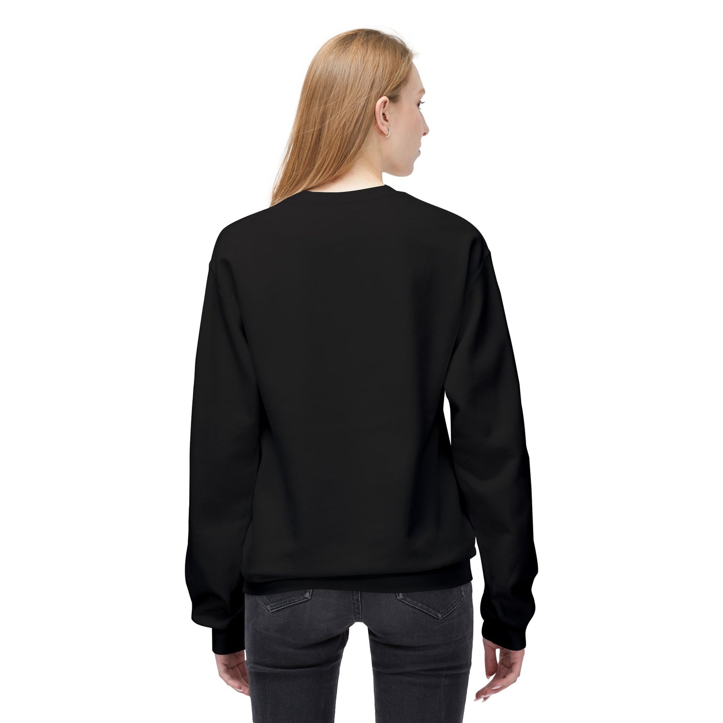 Une femme vue de dos porte un sweatshirt noir à coupe décontractée et épaules tombantes.