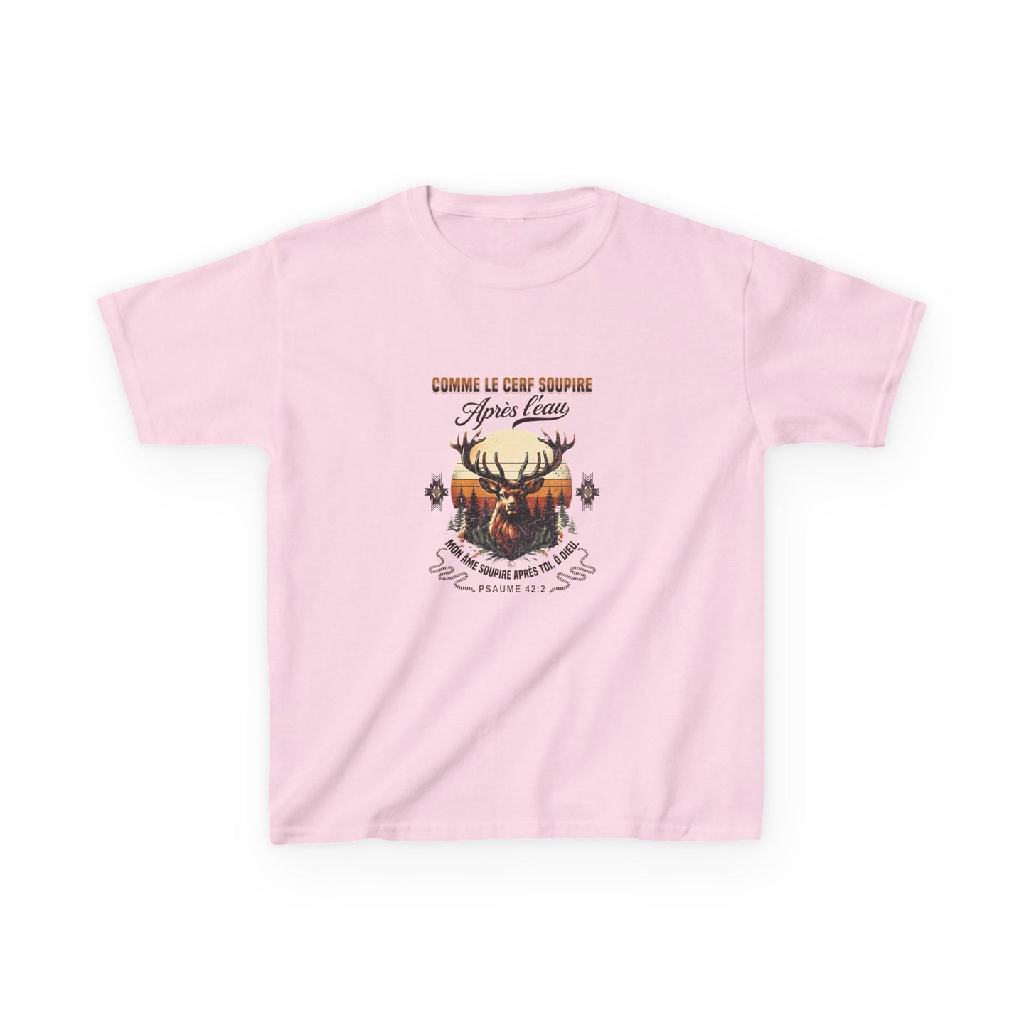 T-shirt rose pour enfant avec une illustration de cerf et le texte biblique du Psaume 42.