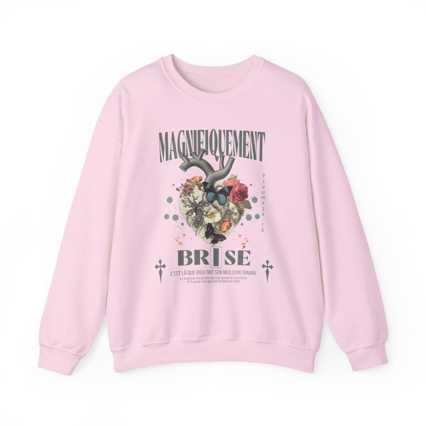 Sweat-shirt rose à col rond avec une illustration de cœur floral et un texte religieux en français.