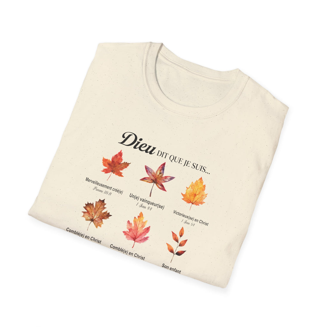 T-shirt beige plié orné de feuilles d'automne et de messages chrétiens inspirants.