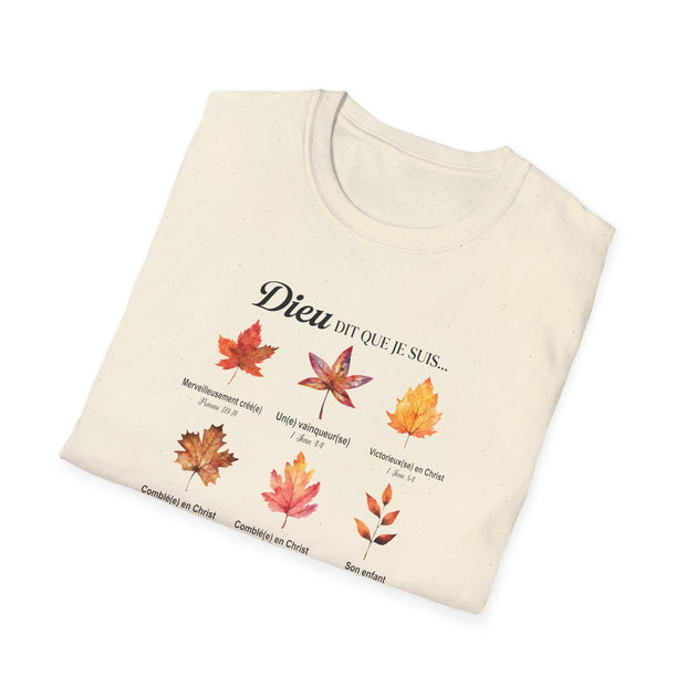 T-shirt beige plié orné de feuilles colorées et de textes bibliques en français.