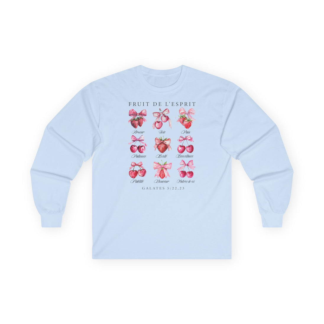 T-shirt bleu clair à manches longues avec un motif de fruits et texte sur le fruit de l'esprit.