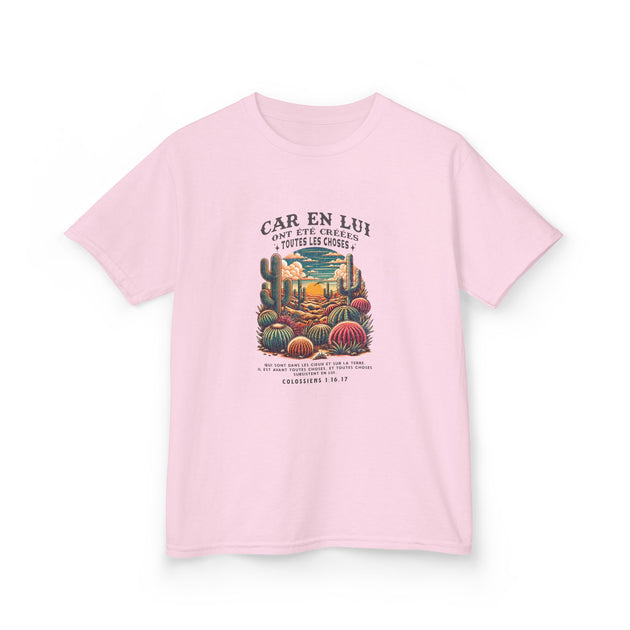 T-shirt rose pour enfant avec une illustration de désert et un texte biblique en français.