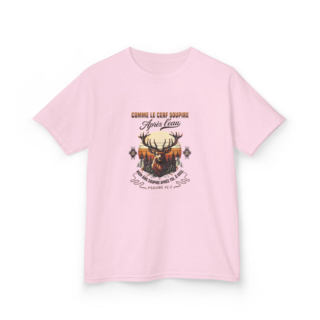 T-shirt rose pour enfant avec une illustration de cerf et le texte biblique du Psaume 42.