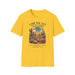T-shirt jaune pour femme avec une illustration de désert et un verset biblique imprimé.