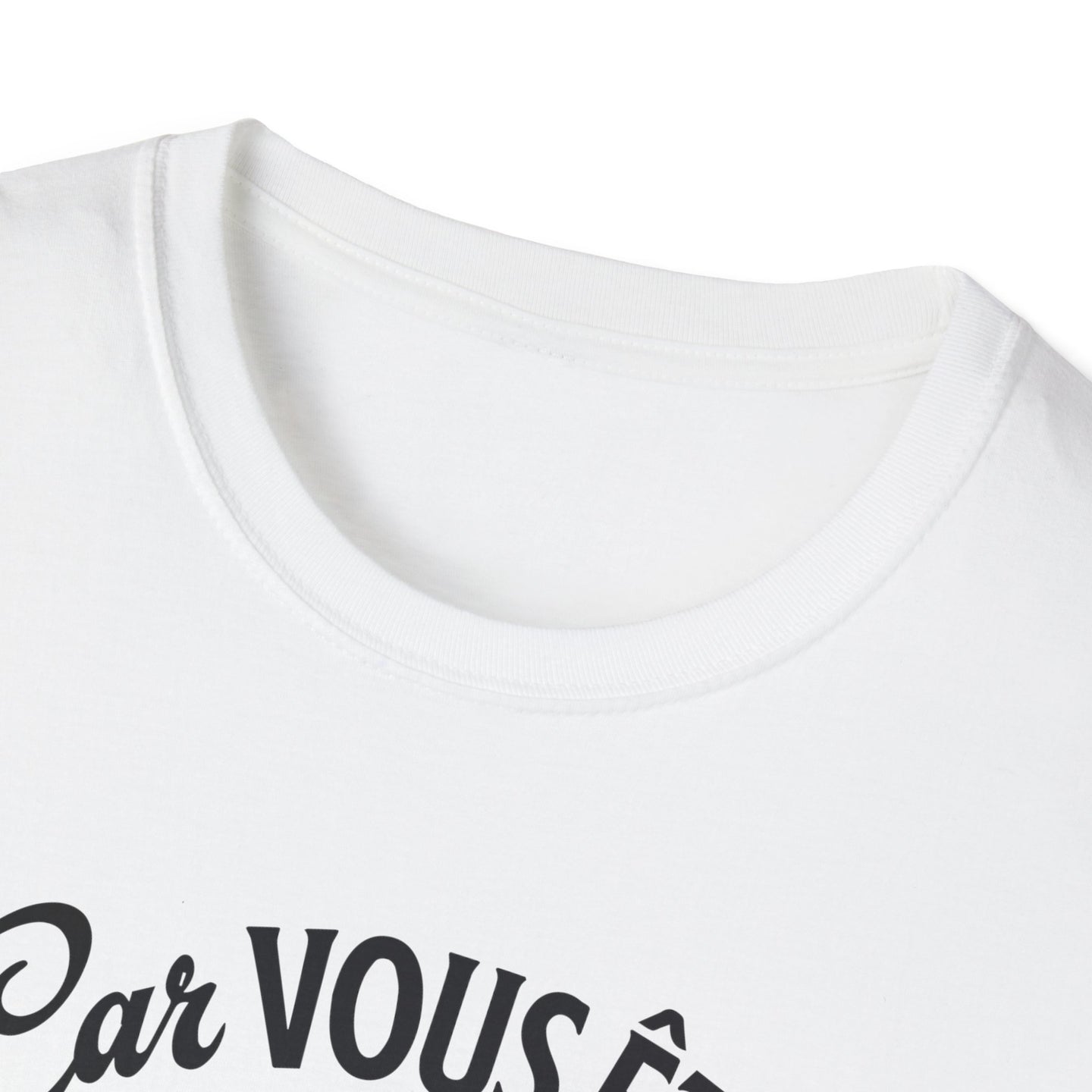 T-shirt blanc à col rond avec l'inscription Car Vous Êtes imprimée en noir.