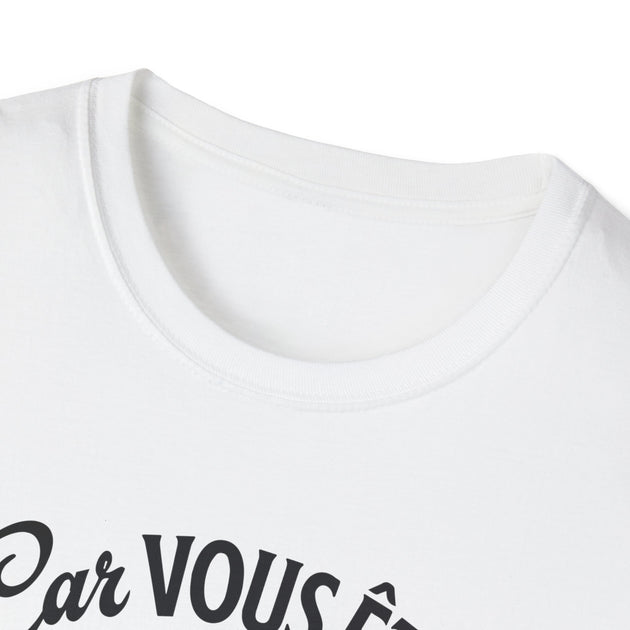 T-shirt blanc à col rond avec l'inscription Car Vous Êtes imprimée en noir.