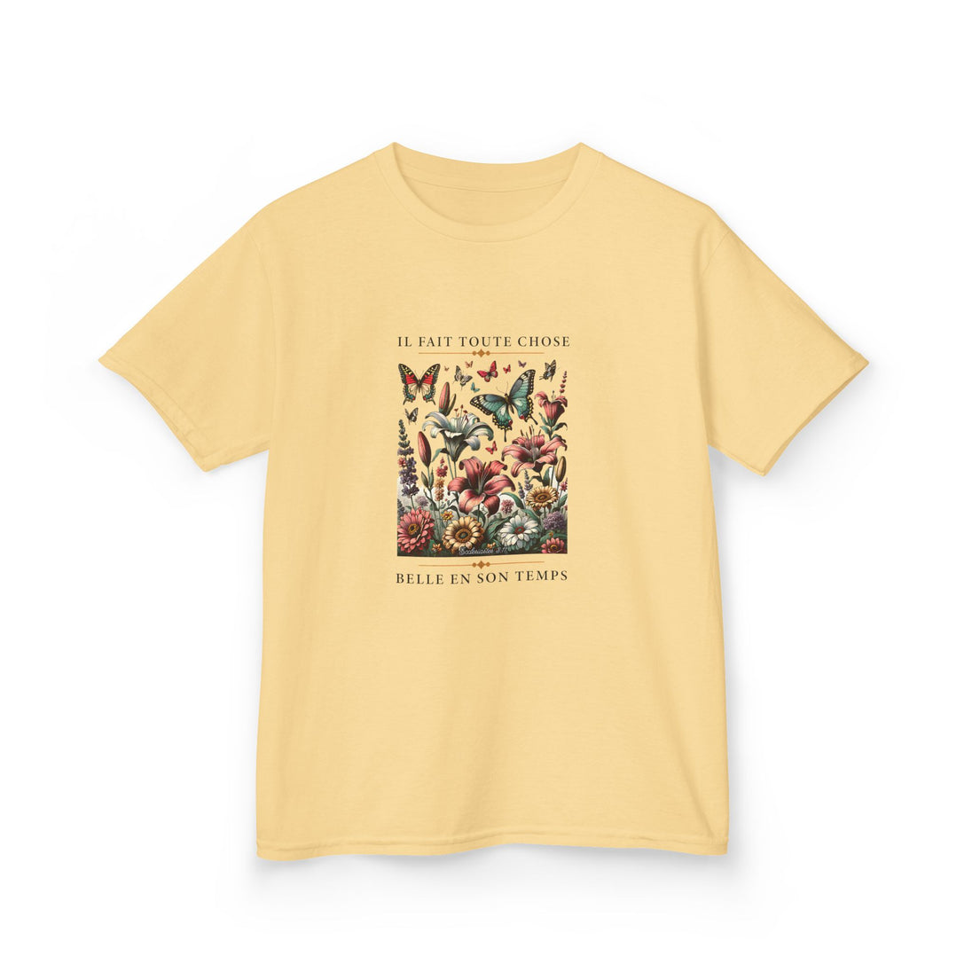 T-shirt jaune pâle pour enfant avec une illustration de fleurs et papillons et un texte inspirant.