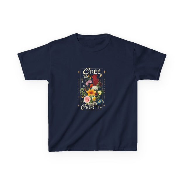T-shirt bleu marine pour enfant avec un motif floral central et l'inscription Créé avec un objectif.