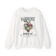 Sweat-shirt blanc à col rond avec une illustration de cœur floral et un texte religieux.