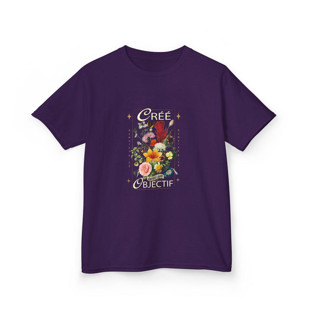 T-shirt violet pour enfant avec un motif floral central et l'inscription Créé avec un objectif.
