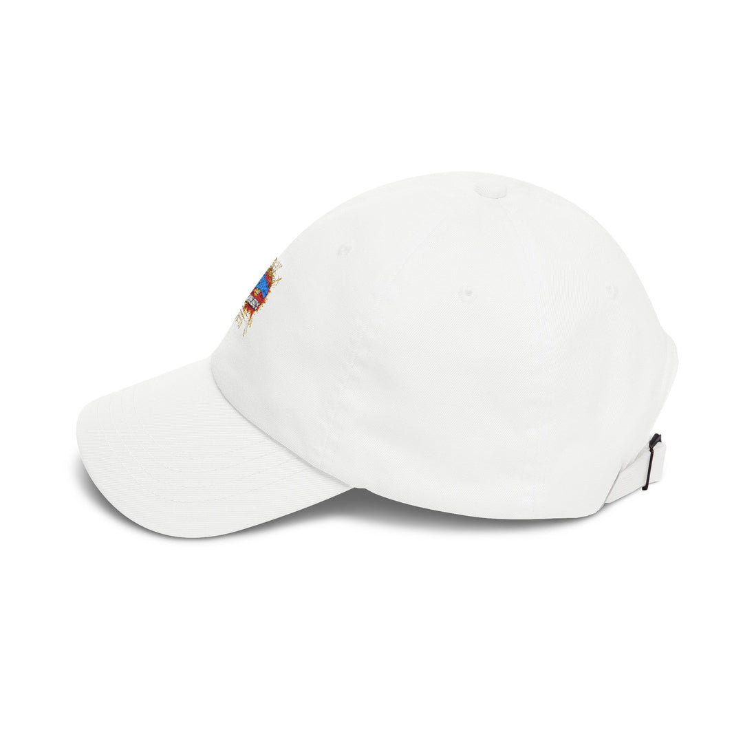 Casquette blanche en coton avec un écusson brodé coloré sur le côté.