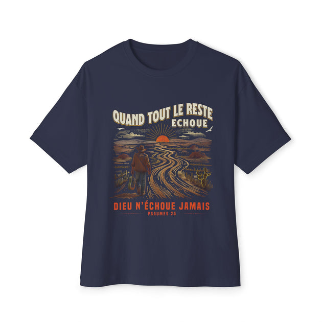 T-shirt bleu marine oversize avec une illustration de voyageur et le texte Quand tout le reste échoue.