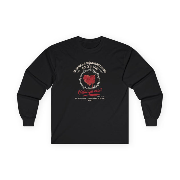 T-shirt noir à manches longues avec un motif de cœur entouré d'une couronne d'épines.