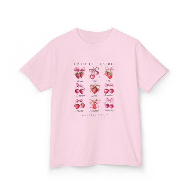 T-shirt rose pour enfant orné d'un motif de fruits et de rubans illustrant le fruit de l'esprit.