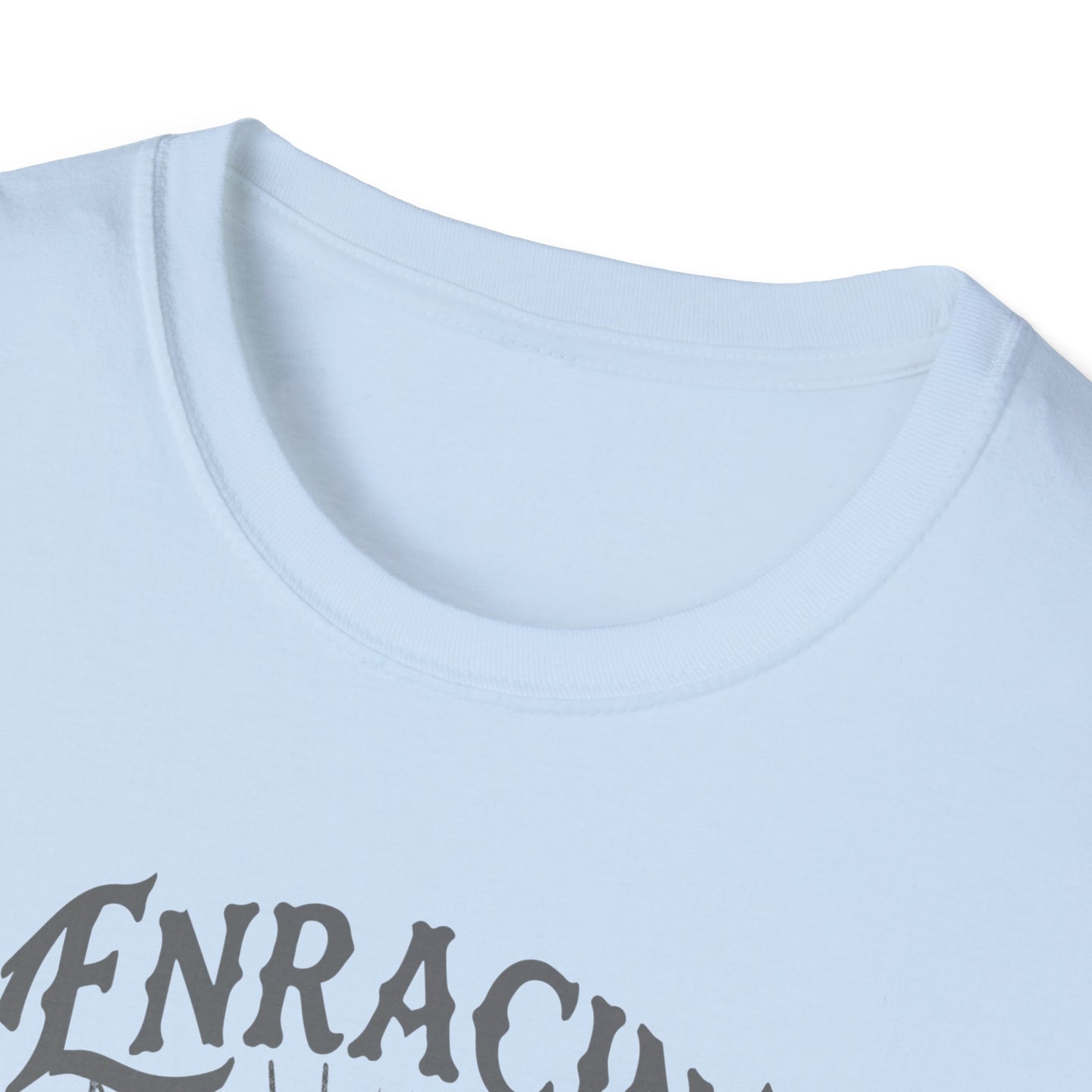 T-shirt blanc pour homme avec un col rond en maille côtelée et une inscription grise.