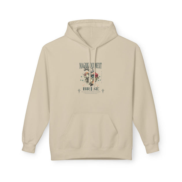 Sweat à capuche beige avec un motif floral en forme de cœur et une inscription religieuse.