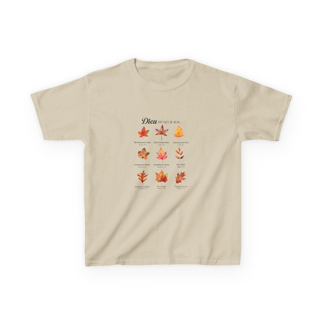 T-shirt beige pour enfant orné d'un motif de feuilles d'automne et de textes religieux.