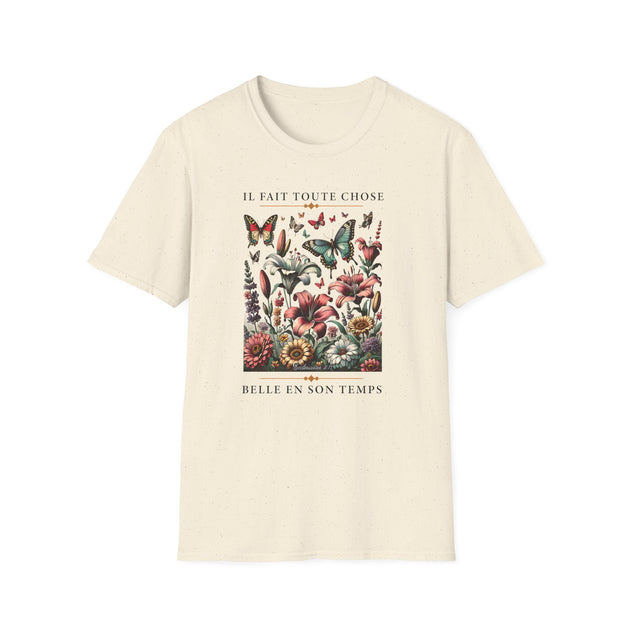 T-shirt beige chiné avec une illustration florale, des papillons et le texte Il fait toute chose.