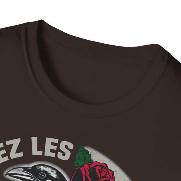 T-shirt marron en coton avec un motif vintage représentant un corbeau et une rose.