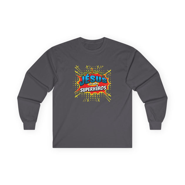 T-shirt gris à manches longues avec un motif style comics Jésus est mon superhéros.