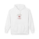 Sweat à capuche blanc pour femme avec un motif religieux centré représentant un cœur.