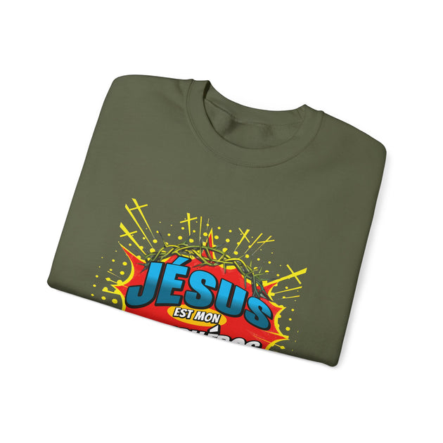 Sweat-shirt vert olive avec un motif style bande dessinée représentant Jésus et une couronne.