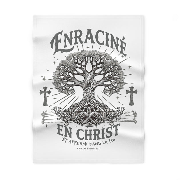 Couverture blanche en polaire avec un motif d'arbre de vie et le texte Enraciné en Christ.