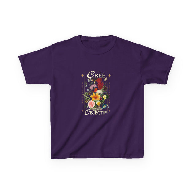 T-shirt violet pour enfant avec un motif floral central et l'inscription Créé avec un objectif.