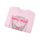 Sweat-shirt rose plié avec un papillon et le texte Si quelqu'un est en Christ, il est une création.