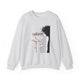 Sweat-shirt gris chiné pour femme avec une illustration de Jésus et des inscriptions religieuses.