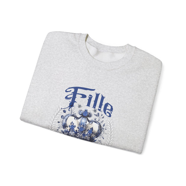 Sweat-shirt gris chiné avec l'inscription Fille et une couronne bleue imprimée sur le devant.