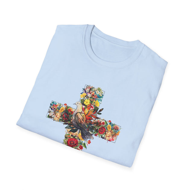 T-shirt bleu clair pour femme orné d'une croix fleurie avec une colombe en son centre.