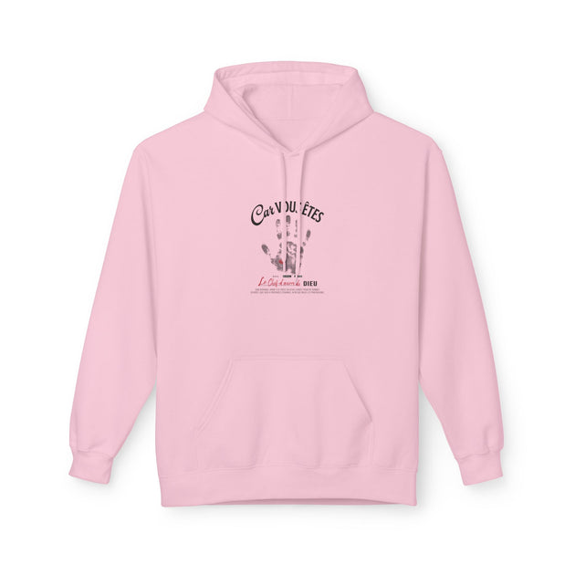 Sweat à capuche rose pour femme avec une empreinte de main et un texte religieux imprimés.