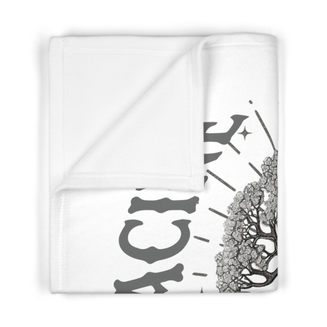 Couverture blanche pour bébé ornée d'un motif d'arbre et de texte gris.