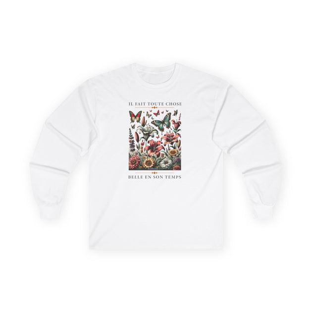 T-shirt blanc à manches longues avec un imprimé floral et papillons et une inscription en français.